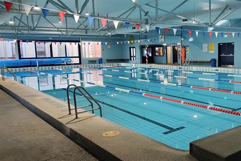 A view of the Jindabyne Pool, empty of swimmers, during the day