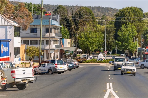 Bombala Street, Cooma looking towards Commissioner St and park, with parking area on left